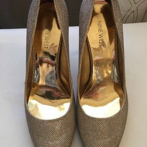 Nine West Gold Glitter Pointed Toe Pumps size 11
